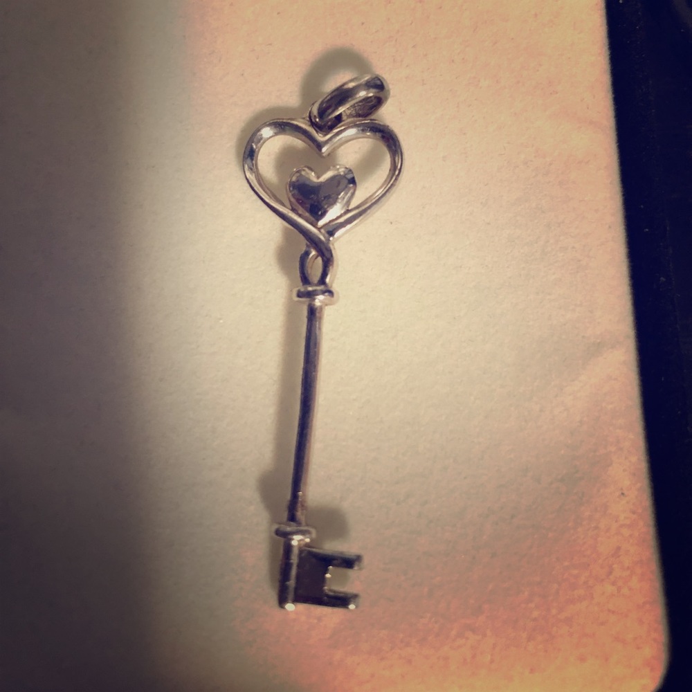 Kay Jewelry Silver Heart Key necklace